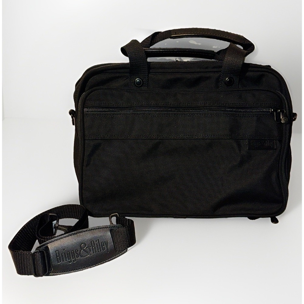 Briggs & Riley Travelware 17" Briefcase Messenger Travel Bag Computer Sleeve